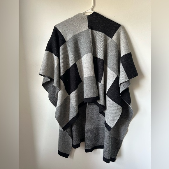 Lululemon Bundle  Up Wrap Shawl/Scarf - Picture 2 of 3